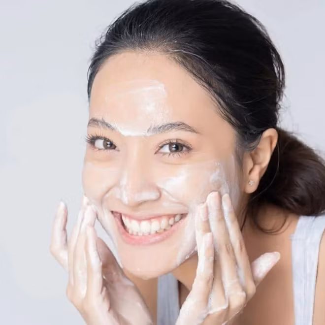 Làm sạch là bước đầu tiên trong mọi chu trình chăm sóc da