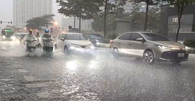 Dự báo thời tiết Hà Nội có mưa từ ngày 30/8 đến ngày 31/8 do chịu tác động của bão số 6. Ảnh: Vũ Linh