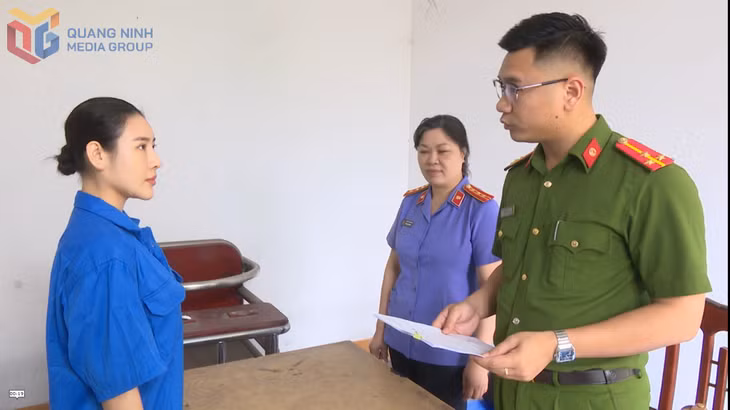 Cơ quan chức năng tống đạt quyết định tố tụng đối với Phạm Thu Thảo.