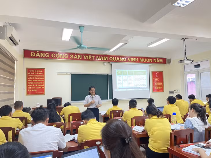 Giờ học môn Xây dựng Đảng của lớp Trung cấp Lý luận chính trị C289, Trường Đào tạo cán bộ Nguyễn Văn Cừ. Ảnh Trường Đào tạo cán bộ Nguyễn Văn Cừ cung cấp