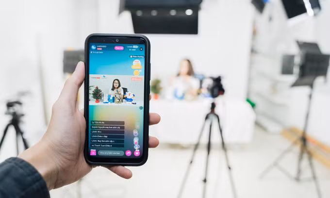Bên trong một studio livestream bán hàng. Ảnh: Anh Lê