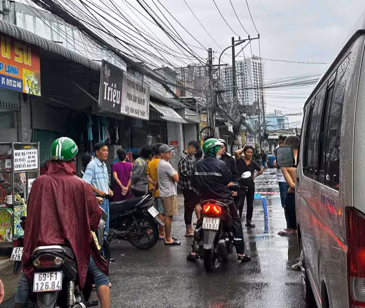 Hỗn chiến phía trước dãy trọ ở TPHCM khiến 2 người thương vong ảnh 3