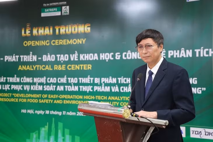 Giáo sư, Tiến sĩ Nguyễn Văn Nội, Giám đốc phía Việt Nam của dự án SATREPS, phát biểu tại buổi lễ.