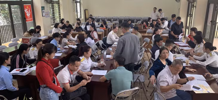 Hỗ trợ các hộ kinh doanh phường Hồng Gai chuyển đổi số 