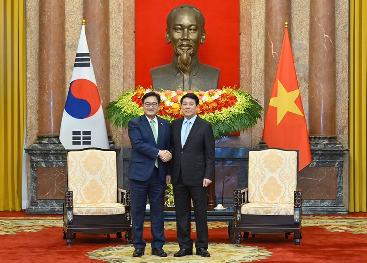 Chủ tịch nước Lương Cường hội kiến Chủ tịch Quốc hội Hàn Quốc Woo Won Shik. (Ảnh: Thủy Nguyên)