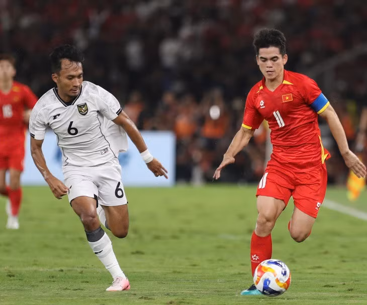 Khuất Văn Khang với băng đội trưởng ở Giải U23 Đông Nam Á 2025 - Ảnh: VFF