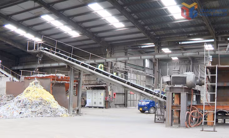 Dây chuyền xử lý chất thải rắn thông thường làm nguyên nhiên liệu thay thế trong lò nung clinker tại Nhà máy Xi măng Lam Thạch (Công ty CP Xi măng và Xây dựng Quảng Ninh). Ảnh: Lê Nam