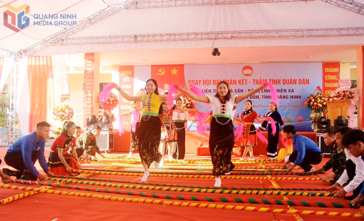Ngày hội Đại đoàn kết toàn dân tộc năm 2024 tại Bản Sen (Vân Đồn).