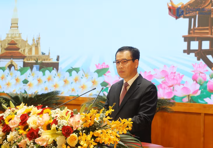 Đồng chí Mạ-lay-thong Côm-ma-sít, Ủy viên dự khuyết Trung ương Đảng, Bộ trưởng Bộ Công thương Lào, phát biểu bế mạc hội nghị.