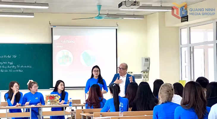 Một giờ dạy của PGS. TS Vũ Văn Viện, Trưởng Khoa Du lịch.