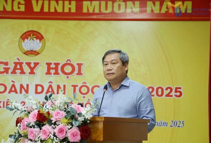 Đồng chí Vũ Đại Thắng, Ủy viên Trung ương Đảng, Bí thư Tỉnh ủy, Trưởng Đoàn ĐBQH tỉnh, phát biểu tại Ngày hội.