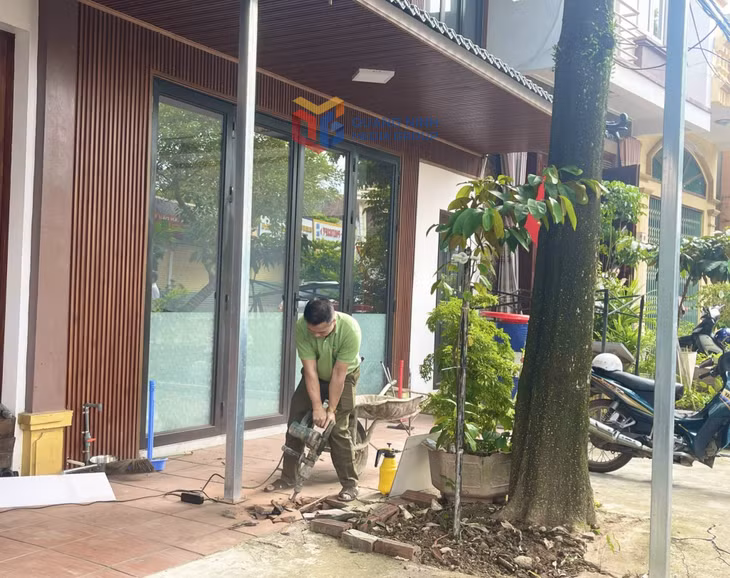 Các hộ gia đình thuộc thôn Lý Thường Kiệt nằm trong dự án cải tạo đã tự nguyện tháo dỡ các công trình để thực hiện dự án