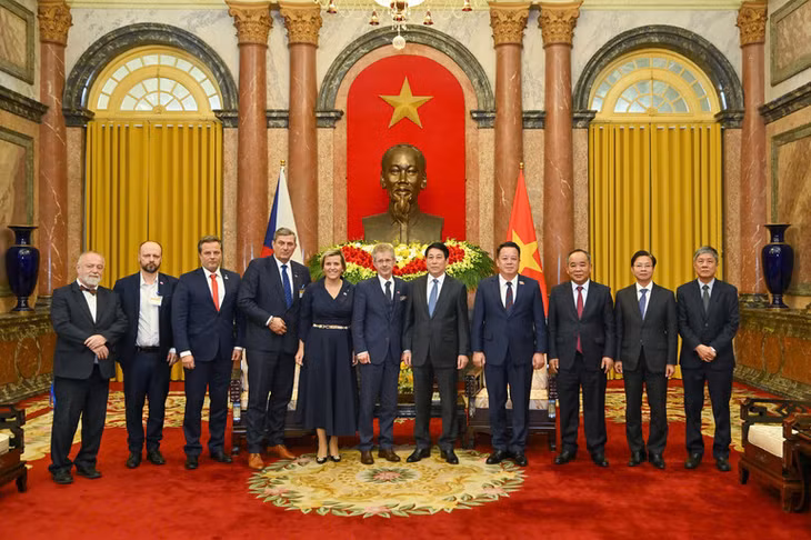 Các đại biểu tham dự buổi tiếp. (Ảnh: Thủy Nguyên)