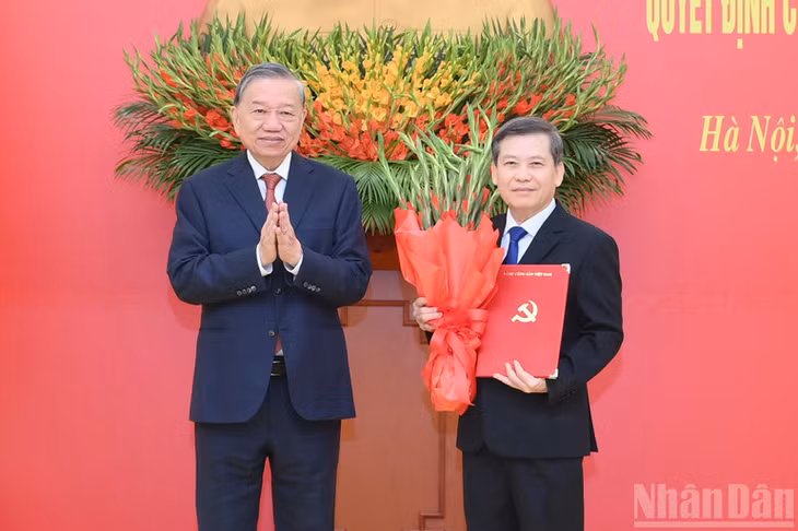 Tổng Bí thư Tô Lâm trao quyết định điều động, phân công, bổ nhiệm đồng chí Lê Minh Trí giữ chức Phó Trưởng Ban Thường trực Ban Nội chính Trung ương.