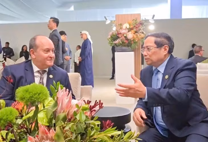 Thủ tướng Phạm Minh Chính và Thủ tướng Algeria Sifi Ghrieb - Ảnh: VGP