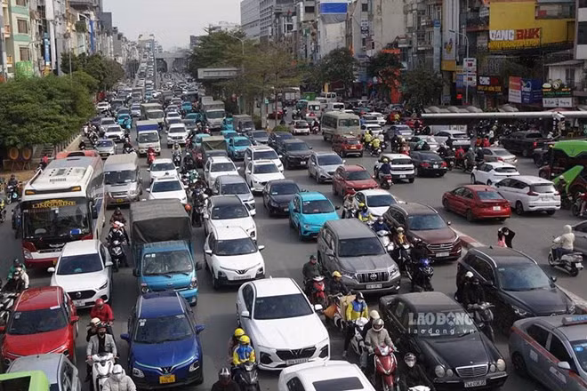 Lộ trình áp dụng quy chuẩn kỹ thuật quốc gia về khí thải xe ô tô tham gia giao thông đường bộ thực hiện từ ngày 1/3/2026. Ảnh: Tô Thế