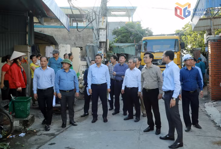 Đồng chí Bí thư Tỉnh ủy kiểm tra dự án cải tạo, chỉnh trang phố Lý Tự Trọng, khu Giếng Đáy 1, phường Việt Hưng.