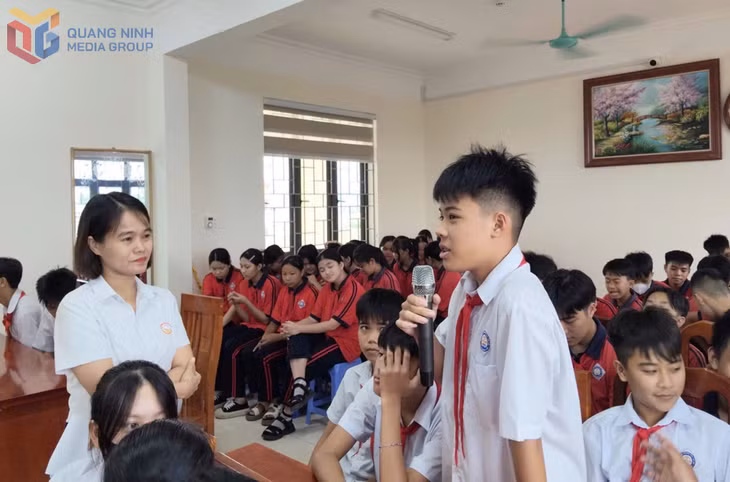 Trạm Y tế phường Hiệp Hòa tổ chức tuyên truyền phòng, chống HIV tại Trường THCS Hiệp Hòa.