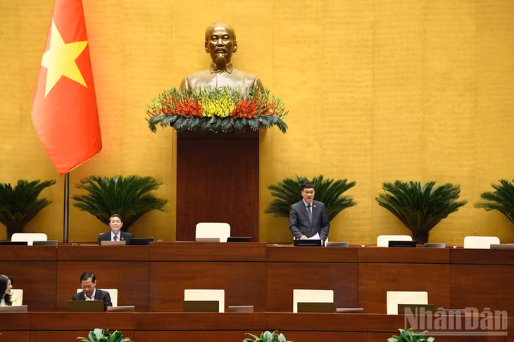 Phó Chủ tịch Quốc hội Vũ Hồng Thanh điều hành phiên họp. (Ảnh: DUY LINH)