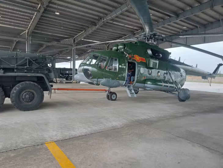 Trung đoàn 930, Sư đoàn 372 triển khai công tác chuẩn bị và tiến hành giao nhiệm vụ cho các thành phần, lực lượng sử dụng trực thăng bay cứu trợ đồng bào lũ lụt tại tỉnh Đắk Lắk