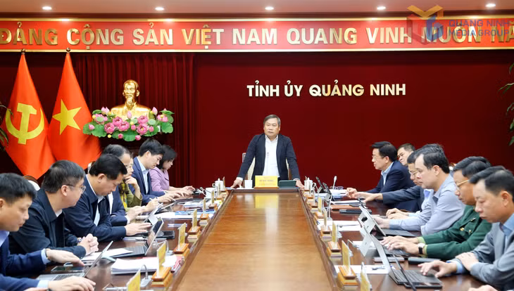 Đồng chí Vũ Đại Thắng, Ủy viên Trung ương Đảng, Bí thư Tỉnh ủy, Trưởng Đoàn ĐBQH tỉnh kết luận hội nghị.