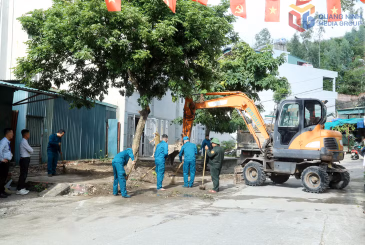 Các lực lượng của phường tích cực ra quân thực hiện chỉnh trang hạ tầng, cải thiện cảnh quan đô thị và môi trường sống.