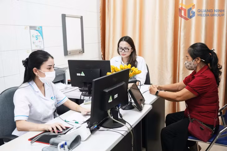 Ứng dụng AI giúp các bác sĩ Bệnh viện Bãi Cháy giảm thời gian nhập liệu, nâng cao hiệu quả tư vấn cho người bệnh. Ảnh: Bệnh viện Bãi Cháy.
