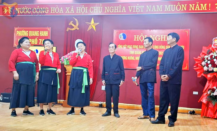 Tại hội nghị, có nhiều tiết mục hát đối, hát giao duyên do các CLB thành viên biểu diễn.