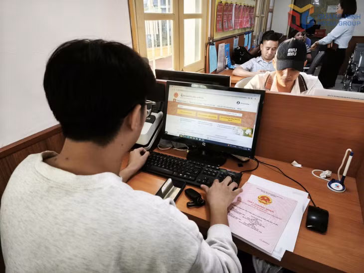 Người dân Quảng Yên sử dụng thành thạo dịch vụ công trực tuyến.