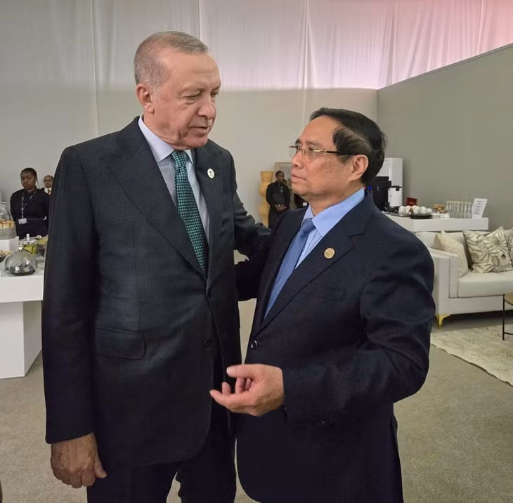 Thủ tướng Phạm Minh Chính và Tổng thống Thổ Nhĩ Kỳ Recep Tayyip Erdoğan - Ảnh: VGP/Nhật Bắc