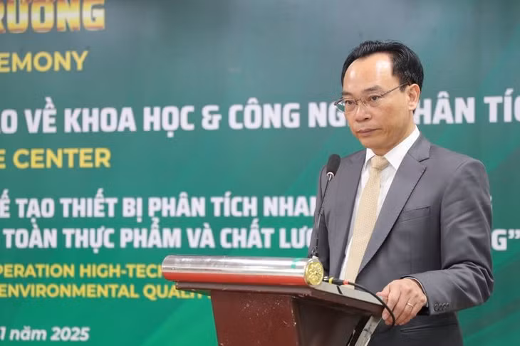 Giám đốc Đại học Quốc gia Hà Nội Hoàng Minh Sơn phát biểu tại buổi lễ.