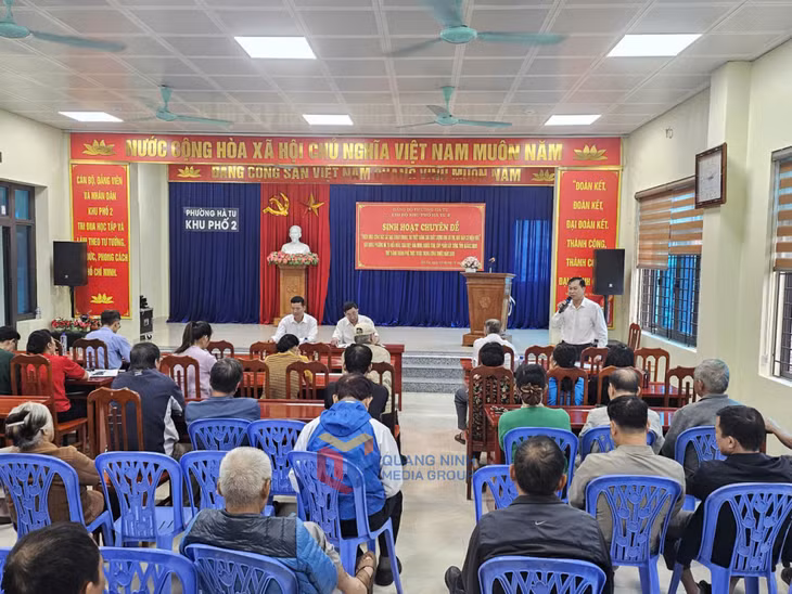 Quang cảnh sinh hoạt chi bộ khu Hà Tu 2, phường Hà Tu.