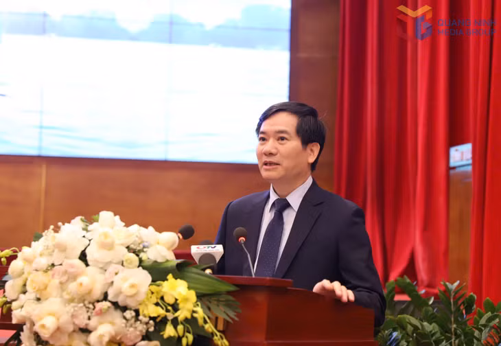 Đồng chí Vũ Quyết Tiến, Phó Bí thư Tỉnh ủy, Chủ tịch Ủy ban MTTQ tỉnh Quảng Ninh phát biểu chào mừng hội thảo.