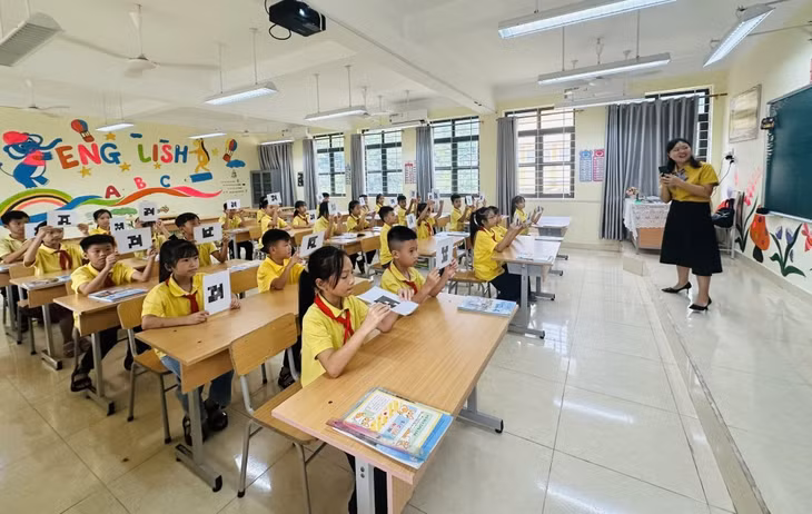 Một giờ học của cô và trò Trường Tiểu học Ba Chẽ.