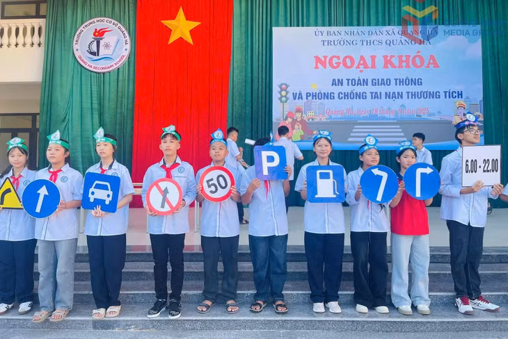 Trường THCS Quảng Hà tổ chức ngoại khóa về an toàn giao thông và phòng, chống tai nạn thương tích vào tháng 9/2025. Ảnh: Thu Nguyệt