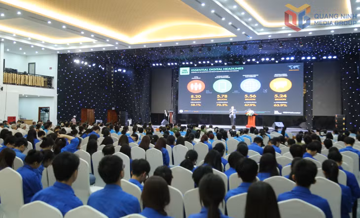 Tỉnh Quảng Ninh mở các khoá bồi dưỡng kiến thức chuyển đổi số cho lực lượng đoàn viên thanh niên để đào tạo lực lượng nòng cốt đẩy mạnh triển khai phong trào "Bình dân học vụ số".