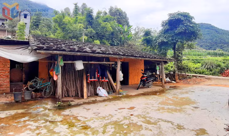 Nhà trình tường, nếp nhà đặc trưng của người Dao Thanh Phán ở Sông Moóc, vẫn được người dân gìn giữ.
