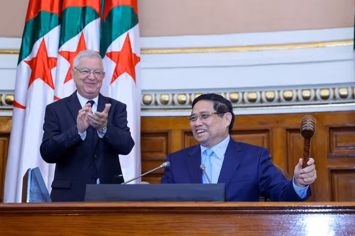 Thủ tướng Chính phủ Phạm Minh Chính thăm Trụ sở Thượng viện Algeria. (Ảnh: VGP/Nhật Bắc)