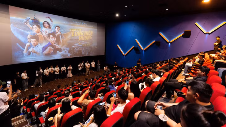 Đoàn làm phim đi cinetour giao lưu với khán giả. (Ảnh: Nhà sản xuất)