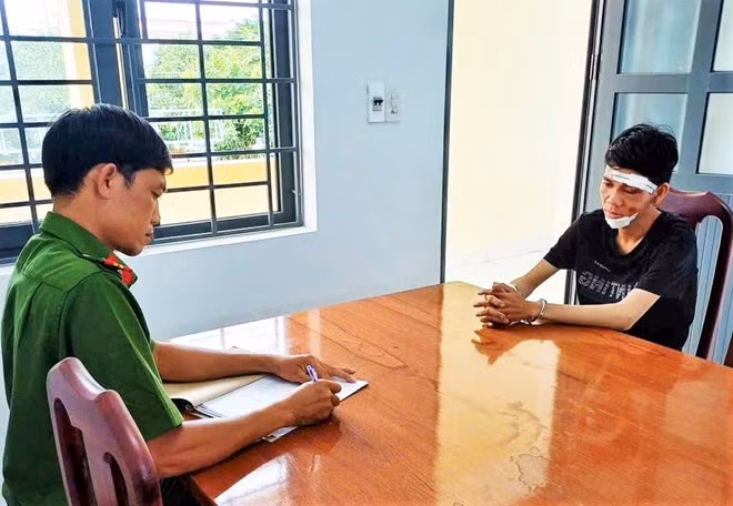 Nguyễn Văn Thông bị Công an xã Tân Thành (Lâm Đồng) bắt giữ về hành vi cướp giật tài sản. Ảnh: Công an cung cấp.