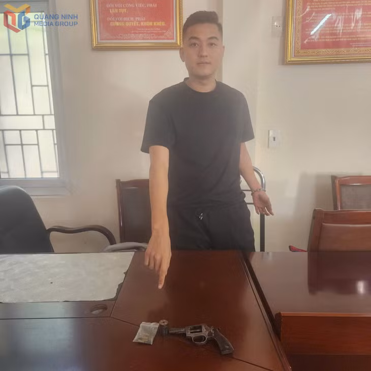 Lê Thái Hà và tang vật.