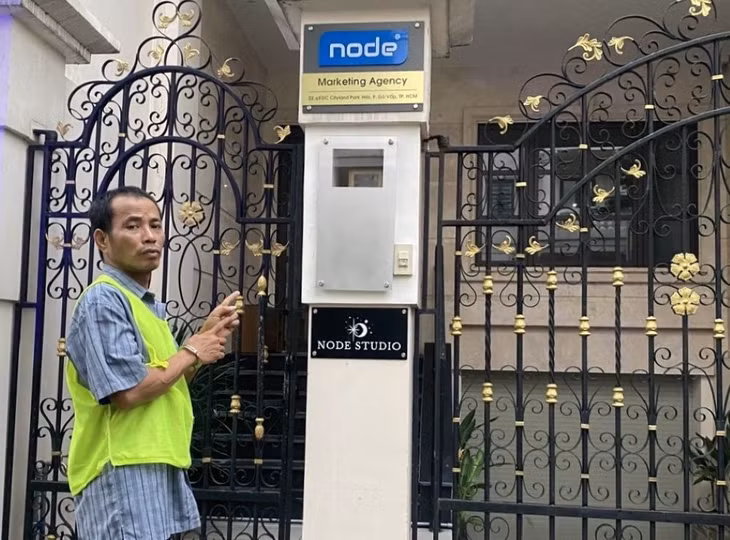 Nguyễn Văn Bình tại nơi đã gây ra vụ trộm tinh vi. Ảnh: Công an