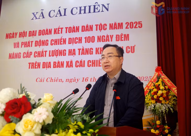 Đồng chí Đặng Xuân Phương, Phó Bí thư Đảng ủy Quốc hội, Đại biểu Quốc hội Đoàn đại biểu Quốc hội tỉnh phát biểu tại Ngày hội đại đoàn kết toàn dân tộc tại xã Cái Chiên