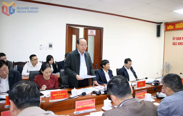 Đồng chí Vũ Đức Hưởng, Phó Bí thư Đảng ủy, Chủ tịch UBND đặc khu Vân Đồn, đề xuất một số chủ trương về phát triển đặc khu Vân Đồn.
