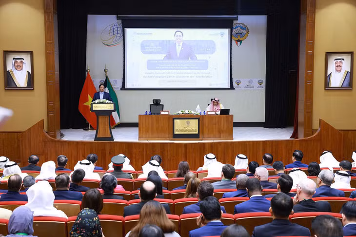 Quang cảnh buổi phát biểu chính sách của Thủ tướng Phạm Minh Chính tại Học viện Ngoại giao Kuwait. (Ảnh: TTXVN)