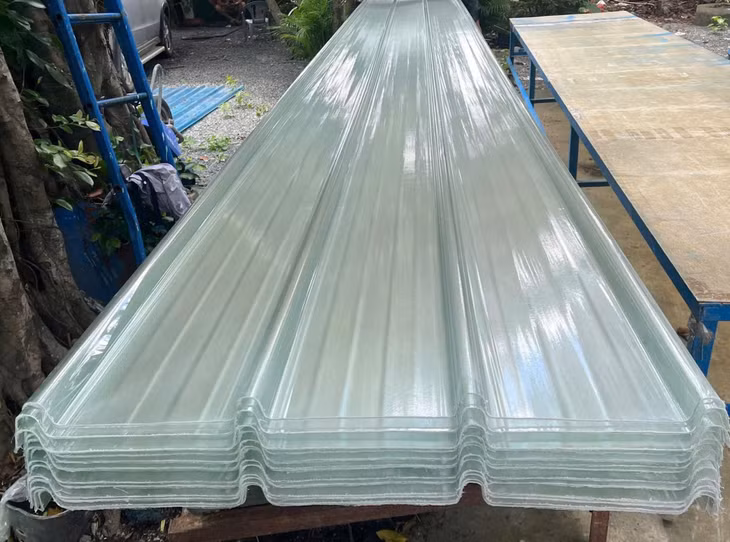 Tôn nhựa lấy sáng Composite. Ảnh: Tôn nhựa Sata