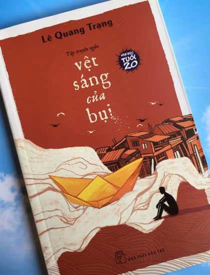 Tập truyện ngắn “Vệt sáng của bụi” - nhà văn Lê Quang Trạng. Ảnh: Nhà xuất bản Trẻ