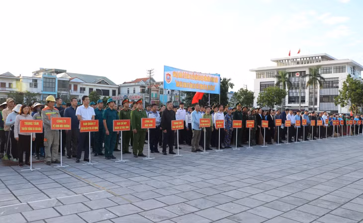Quang cảnh buổi lễ ra quân