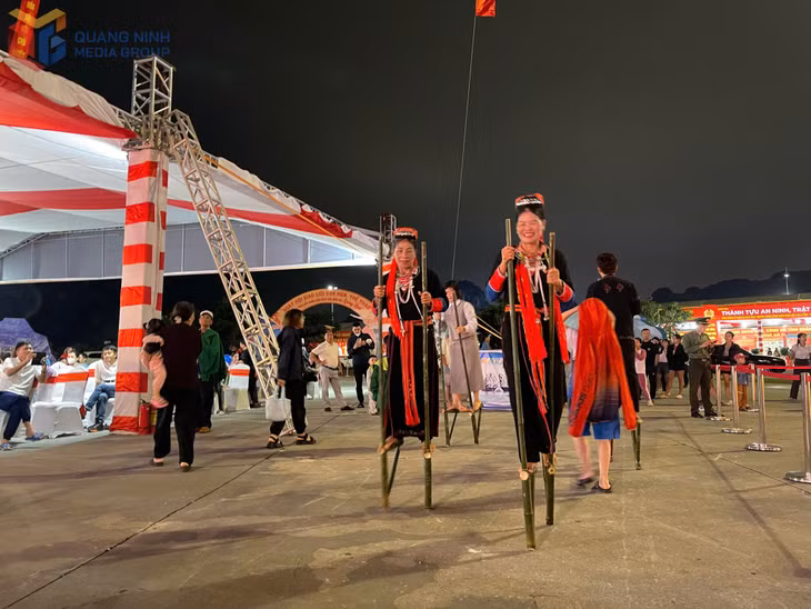 Hoạt động đi cà kheo