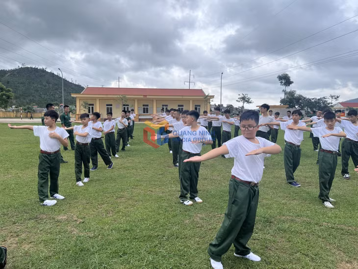 Mô hình "Học kỳ trong Quân đội" thu hút sự tham gia của đông đảo thanh, thiếu nhi.